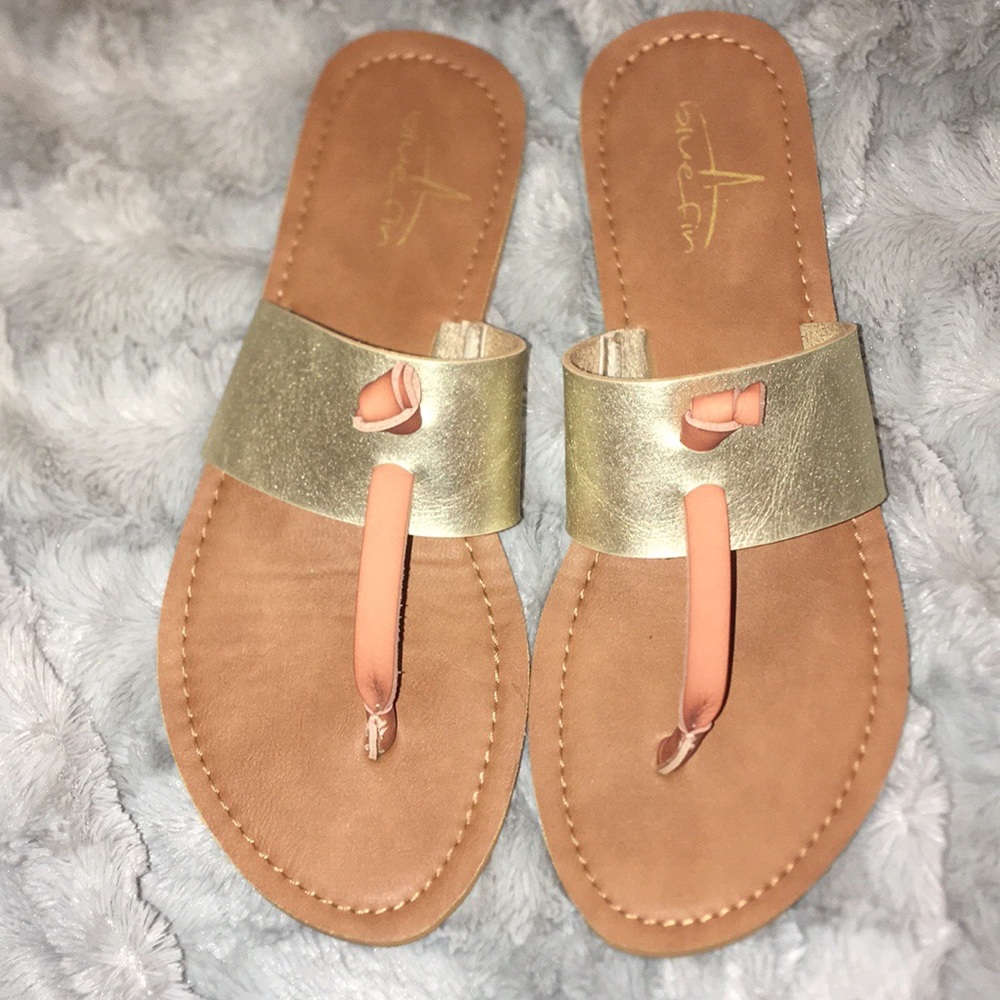 Blue fin Size 9 Sandal😊